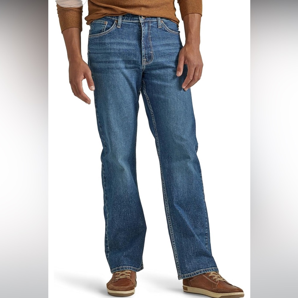 New! Authentic Wrangler relaxed boot jeans 34 x 32 MEN!
